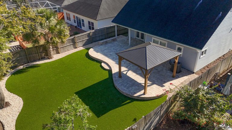 Backyard pergola construction in Jacksonville, FL