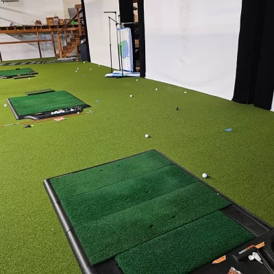 indoor-golf-turf-installation-synlawn