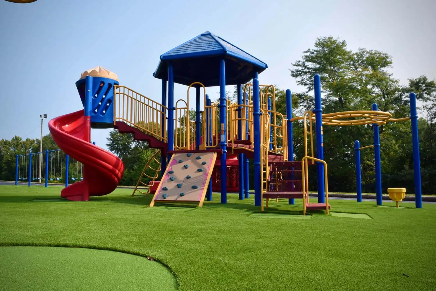 Jax Outdoor artificial grass playground